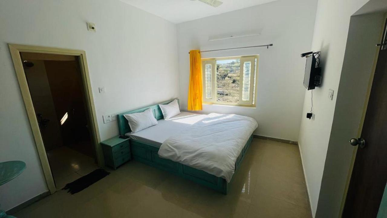 Bed and Breakfast Shikhar Bunglow - A Stunning Valley View Bungalow In Маунт-Абу Экстерьер фото